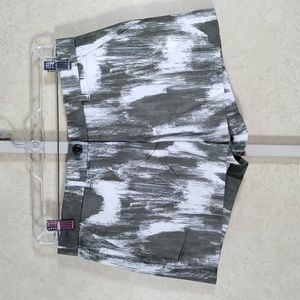 01574 Khakis by Gap green & white Shorts 2 NWT